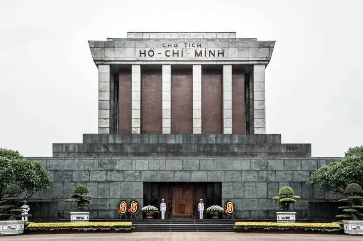 Hướng Dẫn Thăm Lăng Bác Hồ: Lịch Mở Cửa, Quy Định & Mẹo Du Lịch