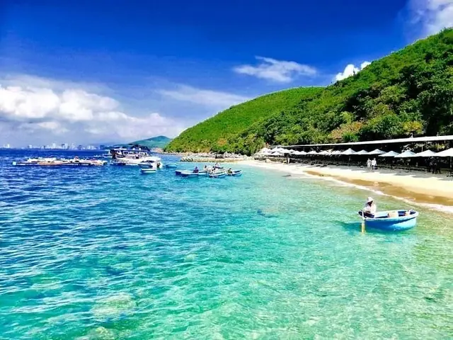 Làng Chài Lương Sơn Nha Trang Là Gì? Khám Phá Điểm Đến Văn Hóa Biển Độc Đáo