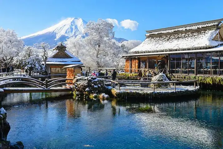 Làng Cổ Oshino Hakkai Mùa Đông: Trải Nghiệm Du Lịch Độc Đáo