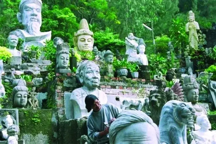 Làng Đá Mỹ Nghệ Non Nước: Điểm Đến Săn Souvenir Độc Đáo
