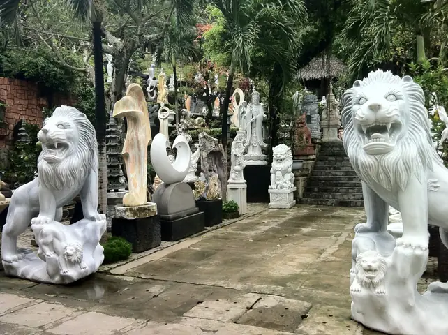 Làng Đá Mỹ Nghệ Non Nước: Điểm Đến Săn Souvenir Độc Đáo