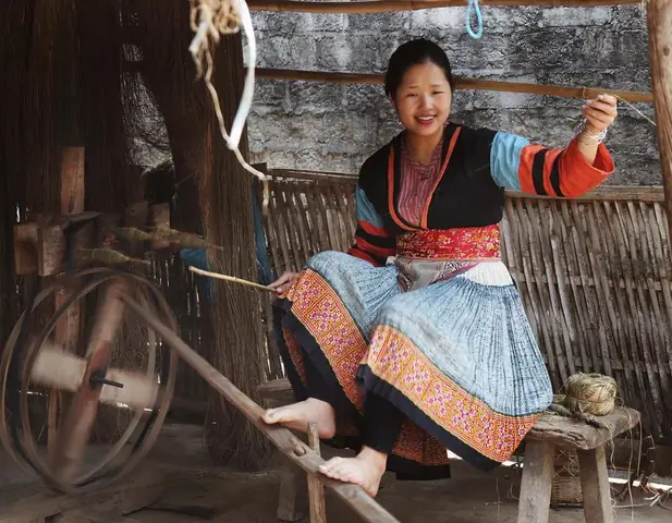 Làng Dệt Thổ Cẩm Lùng Tám: Hành Trình Khám Phá Nghề Thủ Công Truyền Thống