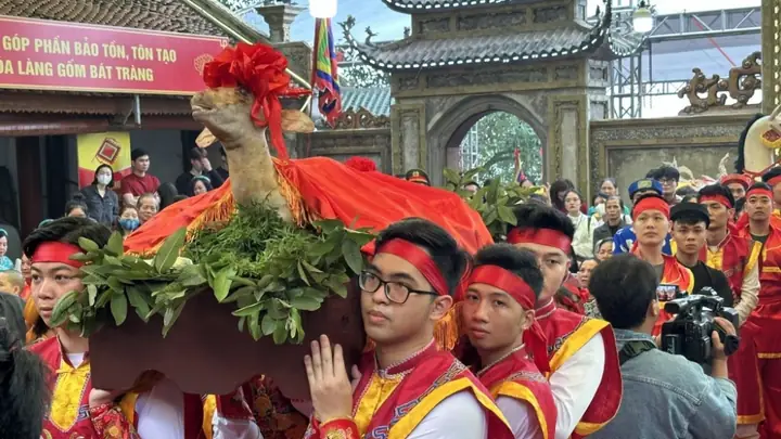 Lễ Hội Làng Gốm Bát Tràng: Cảm Nhận Tinh Hoa Nghề Gốm Nghìn Năm Lễ Hội Làng Gốm Bát Tràng: Cảm Nhận Tinh Hoa Nghề Gốm Nghìn Năm