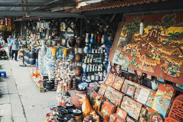 Làng Gốm Bát Tràng Ở Đâu? Vị Trí Và Hướng Dẫn Di Chuyển Chi Tiết