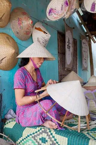 Làng Nghề Nón Lá Tây Hồ Huế: Cẩm Nang Khám Phá Nghề Thủ Công Biểu Tượng
