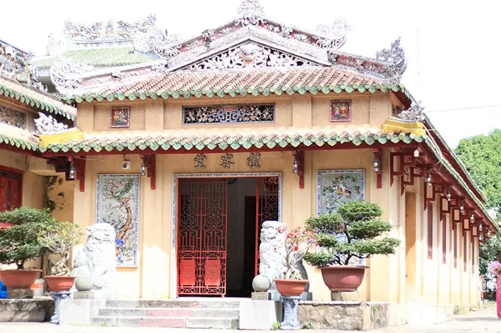 Khám Phá Lăng Ông Bà Chiểu – Đền Thờ Lịch Sử Sài Gòn Khám Phá Lăng Ông Bà Chiểu – Đền Thờ Lịch Sử Sài Gòn