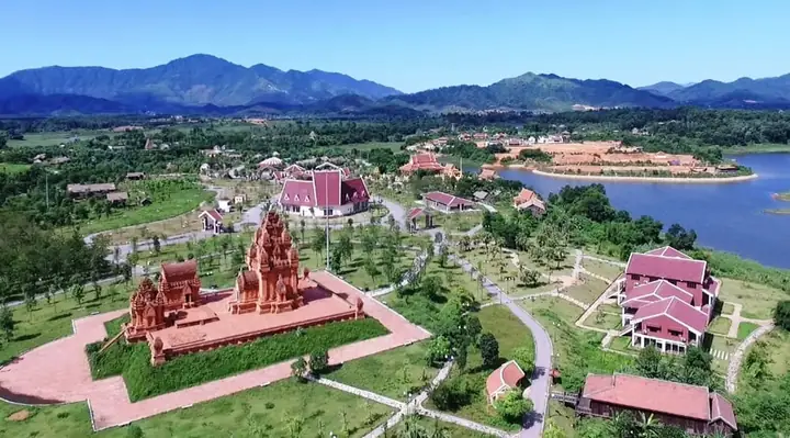 Làng Văn Hóa 54 Dân Tộc: Cẩm Nang Tham Quan Toàn Diện