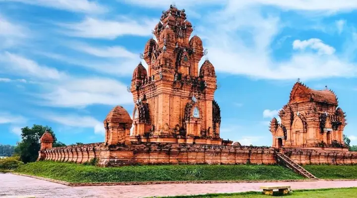 Làng Văn Hóa 54 Dân Tộc: Cẩm Nang Tham Quan Toàn Diện
