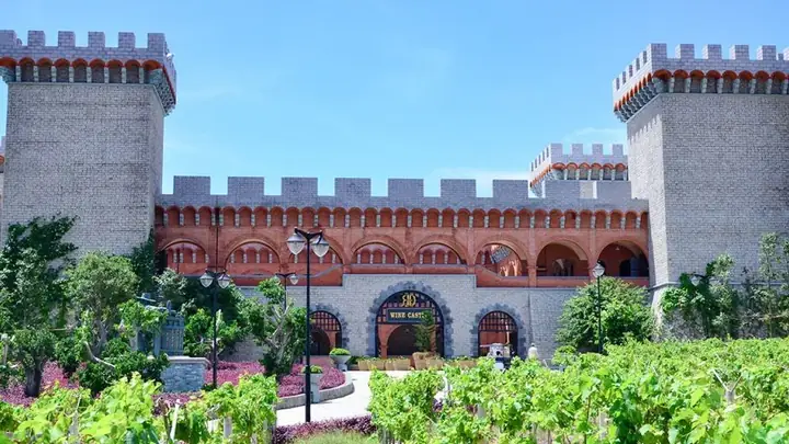 Lâu Đài Rượu Vang Phan Thiết: Kiến Trúc, Giá Vé & Trải Nghiệm Lâu Đài Rượu Vang Phan Thiết: Kiến Trúc, Giá Vé & Trải Nghiệm