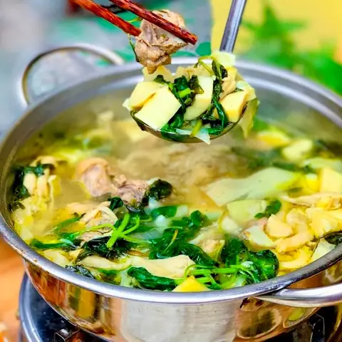Cách Nấu Lẩu Gà Lá É Chuẩn Vị Phú Yên Đậm Đà Cách Nấu Lẩu Gà Lá É Chuẩn Vị Phú Yên Đậm Đà