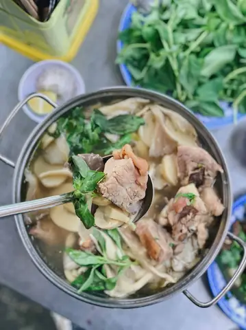 Cách Nấu Lẩu Gà Lá É Chuẩn Vị Phú Yên Đậm Đà