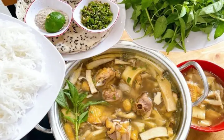 Khám Phá Lẩu Gà Lá É Thúy Hiếu – Địa Chỉ Ăn Ngon Đà Lạt