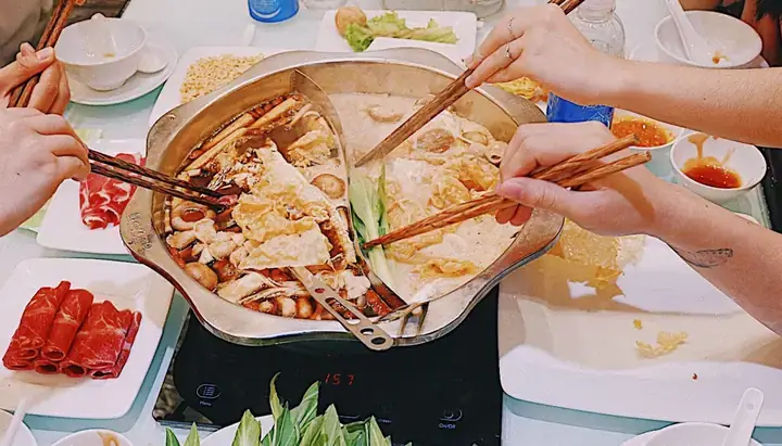 Lẩu Hồng Kông Bone & Pot: Review, Giá, Địa Chỉ