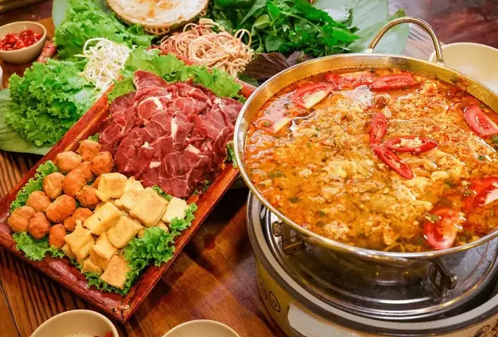 Lẩu Riêu Cua Bắp Bò Hà Nội Là Gì? Cách Làm & Địa Điểm Ăn Ngon Nhất