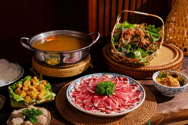 Lẩu Riêu Cua Bắp Bò Hà Nội Là Gì? Cách Làm & Địa Điểm Ăn Ngon Nhất
