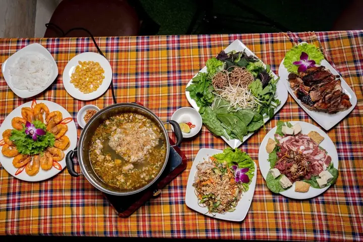 Lẩu Riêu Cua Bắp Bò Hà Nội Là Gì? Cách Làm & Địa Điểm Ăn Ngon Nhất