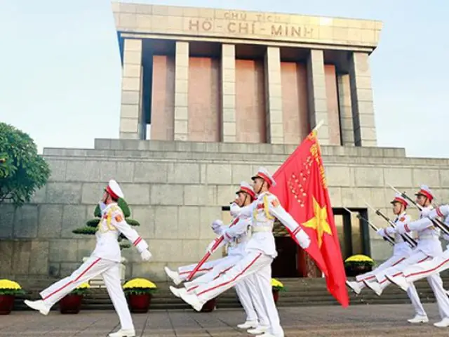 Lễ Chào Cờ Ở Lăng Bác: Cẩm Nang Trải Nghiệm Tinh Thần Dân Tộc Tại Hà Nội