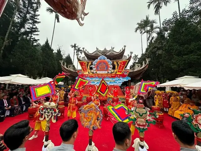 Lễ Chùa Hương Gồm Những Gì? Tổng Tất Tần Tật Các Nghi Lễ Và Hoạt Động