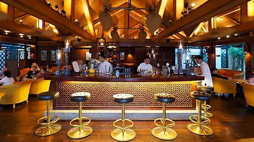 Le Club Bar Sofitel Hà Nội: Đánh Giá Chi Tiết Và Trải Nghiệm Thực Tế