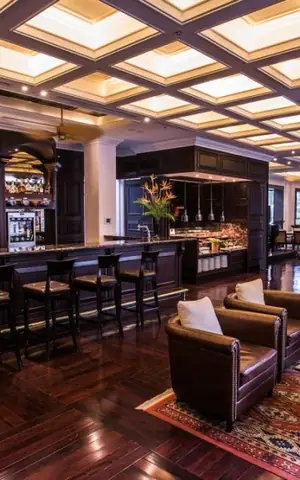 Le Club Bar Sofitel Hà Nội: Đánh Giá Chi Tiết Và Trải Nghiệm Thực Tế