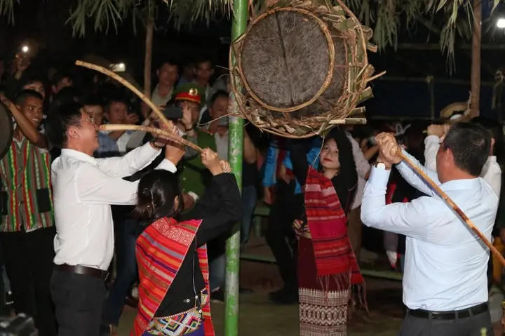 Lễ Hội Đập Trống Của Người Ma Coong: Hành Trình Khám Phá Nét Đẹp Văn Hóa Độc Nhất Lễ Hội Đập Trống Của Người Ma Coong: Hành Trình Khám Phá Nét Đẹp Văn Hóa Độc Nhất