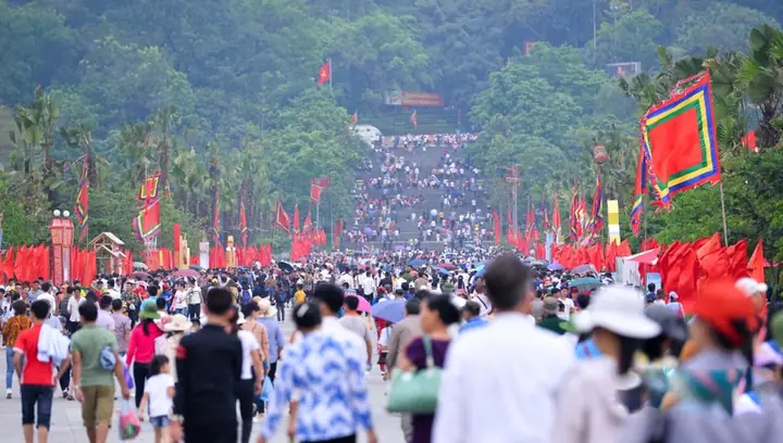 Lễ Hội Đền Hùng Diễn Ra Ở Đâu? Cẩm Nang Trải Nghiệm Từ A Đến Z Lễ Hội Đền Hùng Diễn Ra Ở Đâu? Cẩm Nang Trải Nghiệm Từ A Đến Z