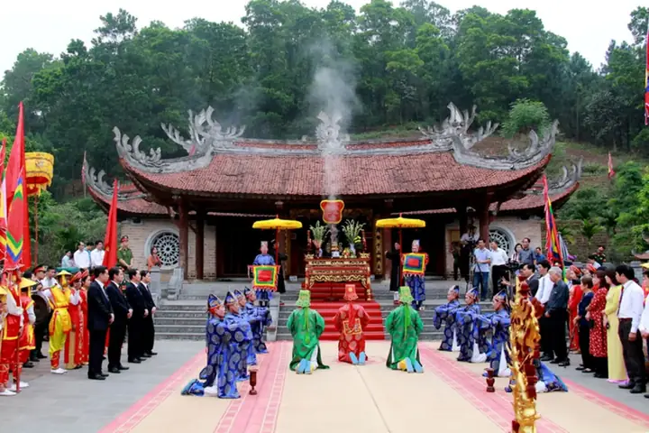 Lễ Hội Đền Hùng Diễn Ra Ở Đâu? Cẩm Nang Trải Nghiệm Từ A Đến Z Lễ Hội Đền Hùng Diễn Ra Ở Đâu? Cẩm Nang Trải Nghiệm Từ A Đến Z