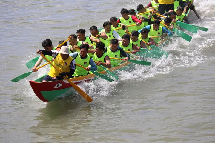Cẩm Nang Trải Nghiệm Lễ Hội Đua Thuyền Truyền Thống Phan Thiết: Từ Bến Cũ Đến Khát Vọng Vươn Khơi Cẩm Nang Trải Nghiệm Lễ Hội Đua Thuyền Truyền Thống Phan Thiết: Từ Bến Cũ Đến Khát Vọng Vươn Khơi
