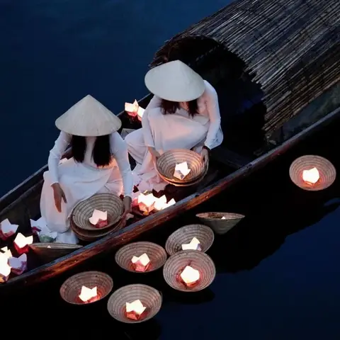 Lễ Hội Hoa Đăng Hội An: Trải Nghiệm Đêm Rằm Lung Linh Lễ Hội Hoa Đăng Hội An: Trải Nghiệm Đêm Rằm Lung Linh