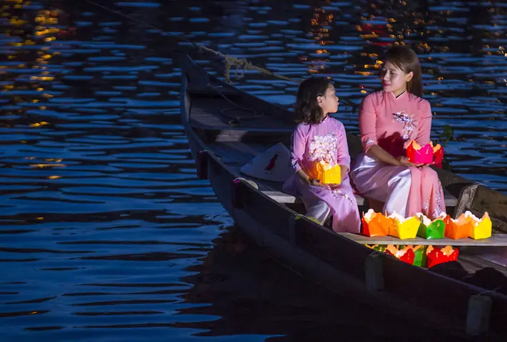 Lễ Hội Hoa Đăng Hội An: Trải Nghiệm Đêm Rằm Lung Linh Lễ Hội Hoa Đăng Hội An: Trải Nghiệm Đêm Rằm Lung Linh
