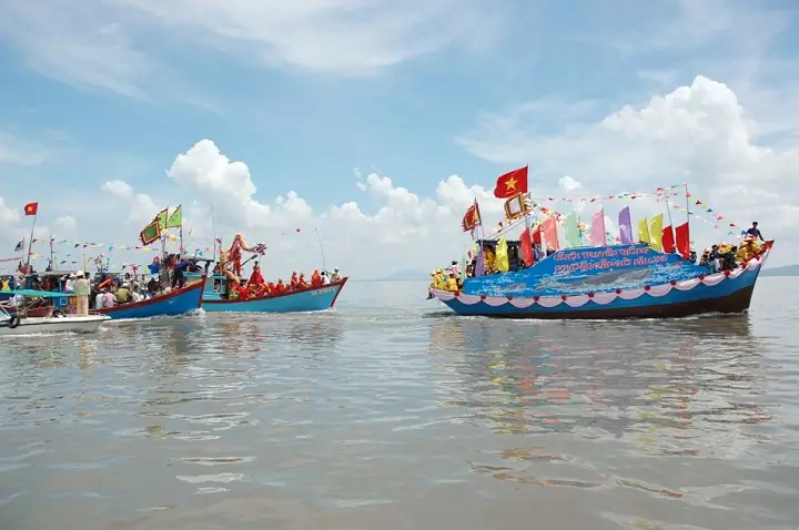 Lễ Hội Nghinh Ông Cần Giờ: Cẩm Nang Trải Nghiệm Văn Hóa Ngư Dân Đặc Sắc Lễ Hội Nghinh Ông Cần Giờ: Cẩm Nang Trải Nghiệm Văn Hóa Ngư Dân Đặc Sắc