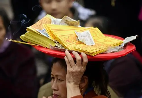 Lễ Tạ Cuối Năm Ở Đền Chùa: Hướng Dẫn Toàn Diện Về Nghi Thức, Lễ Vật Và Điều Kiêng Kỵ