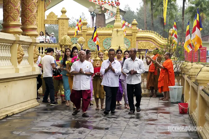 Nghi Lễ Tắm Tượng Phật Của Người Khmer: Tổng Quan Và Ý Nghĩa Văn Hóa Sâu Sắc Nghi Lễ Tắm Tượng Phật Của Người Khmer: Tổng Quan Và Ý Nghĩa Văn Hóa Sâu Sắc