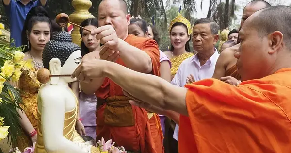 Nghi Lễ Tắm Tượng Phật Của Người Khmer: Tổng Quan Và Ý Nghĩa Văn Hóa Sâu Sắc Nghi Lễ Tắm Tượng Phật Của Người Khmer: Tổng Quan Và Ý Nghĩa Văn Hóa Sâu Sắc