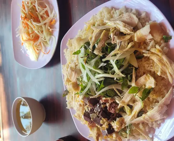 Khám Phá Cơm Gà Long Hội An: Đánh Giá Thực Đơn & Trải Nghiệm