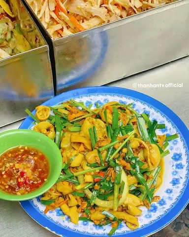 Lòng Xào Nghệ Chợ Bà Hoa: Hương Vị Đường Phố Đáng Nhớ