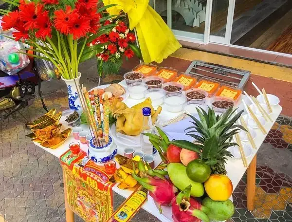 Mâm Cúng Tất Niên Đặt Ở Đâu? Cẩm Nang Đầy Đủ Từ A Đến Z Cho Gia Chủ