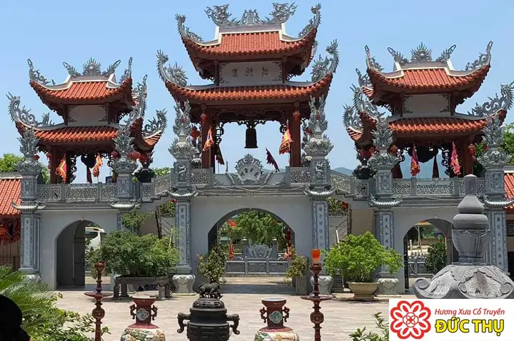 Khám Phá Mẫu Cửu Trùng Thiên: Lịch Sử, Nghi Lễ & Hành Hương