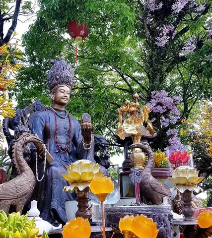Khám Phá Mẫu Cửu Trùng Thiên: Lịch Sử, Nghi Lễ & Hành Hương