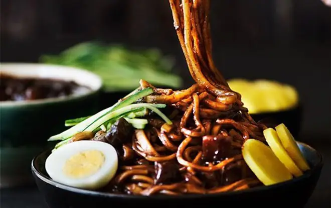 Hướng Dẫn Mì Tương Đen: Nguồn Gốc, Công Thức Và Mẹo Ăn Ngon Hướng Dẫn Mì Tương Đen: Nguồn Gốc, Công Thức Và Mẹo Ăn Ngon