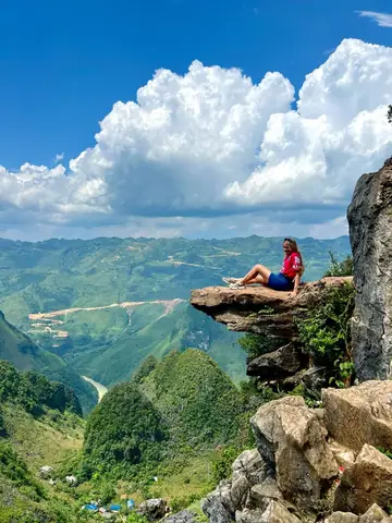 Mỏm Đá Tử Thần Hà Giang: Vị Trí & Cảnh Quan Hùng Vĩ