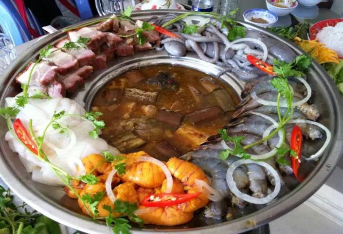 Cẩm Nang Ẩm Thực Miền Tây Sông Nước: 10 Món Ăn Đậm Chất Đất Phương Nam Cẩm Nang Ẩm Thực Miền Tây Sông Nước: 10 Món Ăn Đậm Chất Đất Phương Nam