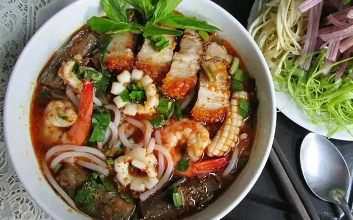 Cẩm Nang Ẩm Thực Đêm Sài Gòn: 10 Món Ăn Tối Ngon Không Thể Bỏ Qua