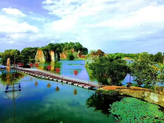Mùng 2 Tết Đi Đâu Chơi? Cẩm Nang 10 Địa Điểm Vui Chơi Đáng Đến Nhất