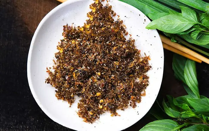 Muối Kiến Vàng Làm Từ Gì? Cẩm Nang Chế Biến Chuẩn Vị Tây Nguyên