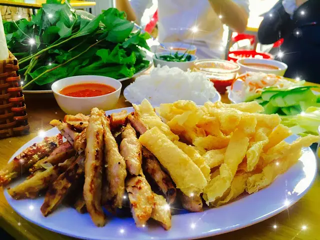 Nem Nướng Nha Trang Dì Ba: Đánh Giá Chi Tiết Về Hương Vị Và Trải Nghiệm