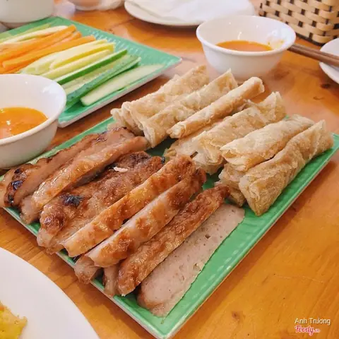 Review Quán Nem Nướng Nha Trang Hoa Béo Ngọc Lâm: Trải Nghiệm Ẩm Thực Việt Giữa Lòng Hà Nội
