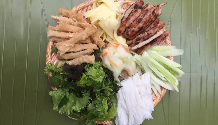 Review Quán Nem Nướng Nha Trang Hoa Béo Ngọc Lâm: Trải Nghiệm Ẩm Thực Việt Giữa Lòng Hà Nội