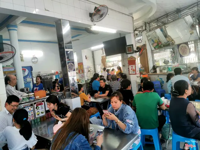 Review Quán Nem Nướng Thanh Vân Cần Thơ: Trải Nghiệm Ẩm Thực Vùng Sông Nước Có Đáng Thử?