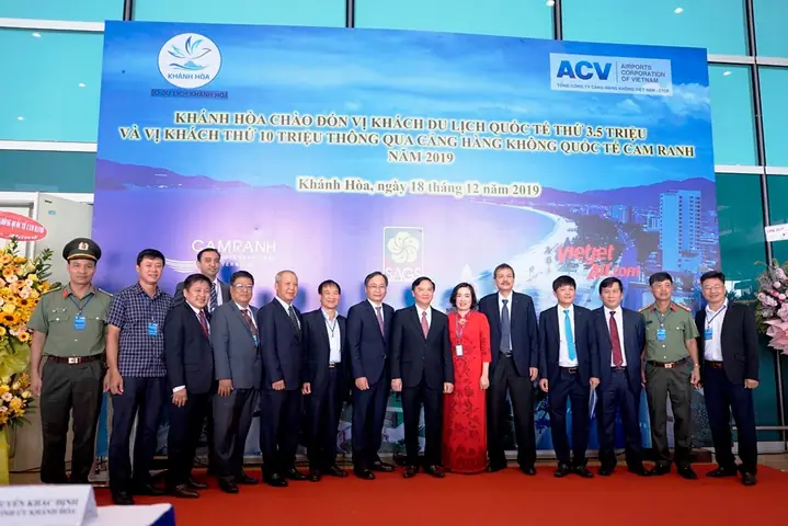 Đánh Giá Nhà Ga Quốc Tế Cam Ranh: Trải Nghiệm Thực Tế & Hướng Dẫn Du Khách